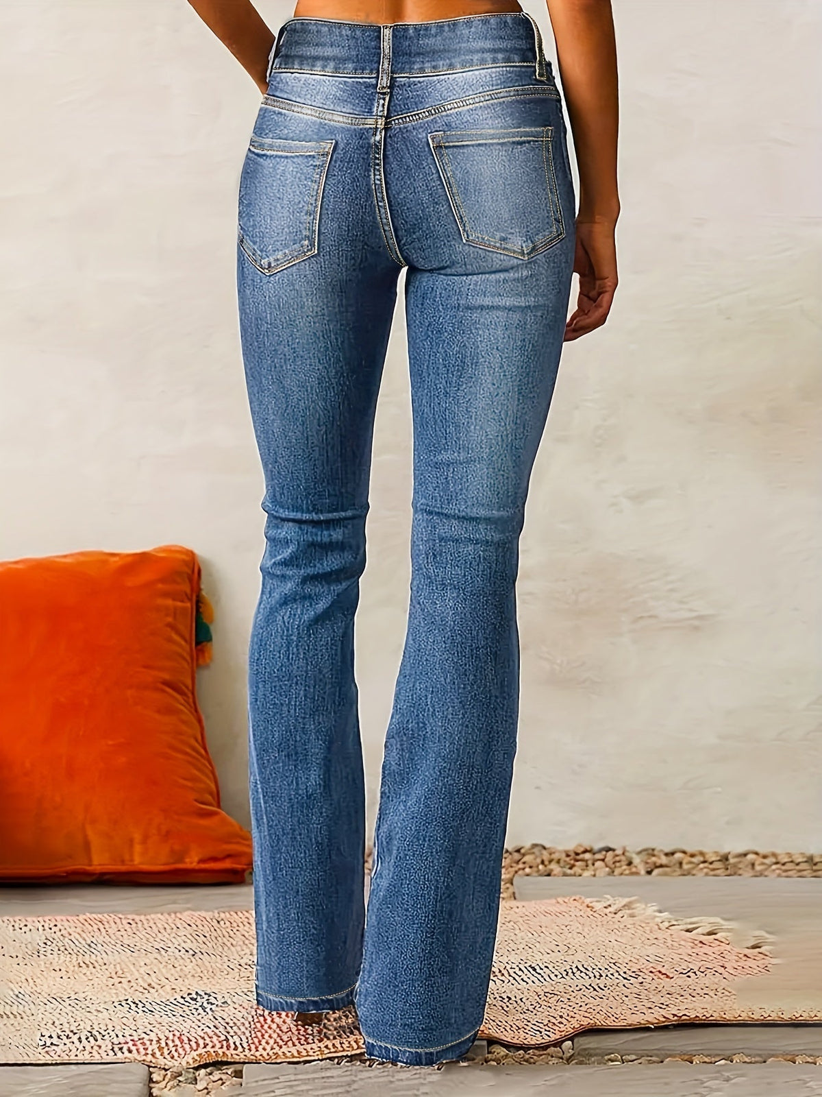 Women’s High-Waist Flared Jeans – Retro Denim Trousers for Casual Everyday Wear