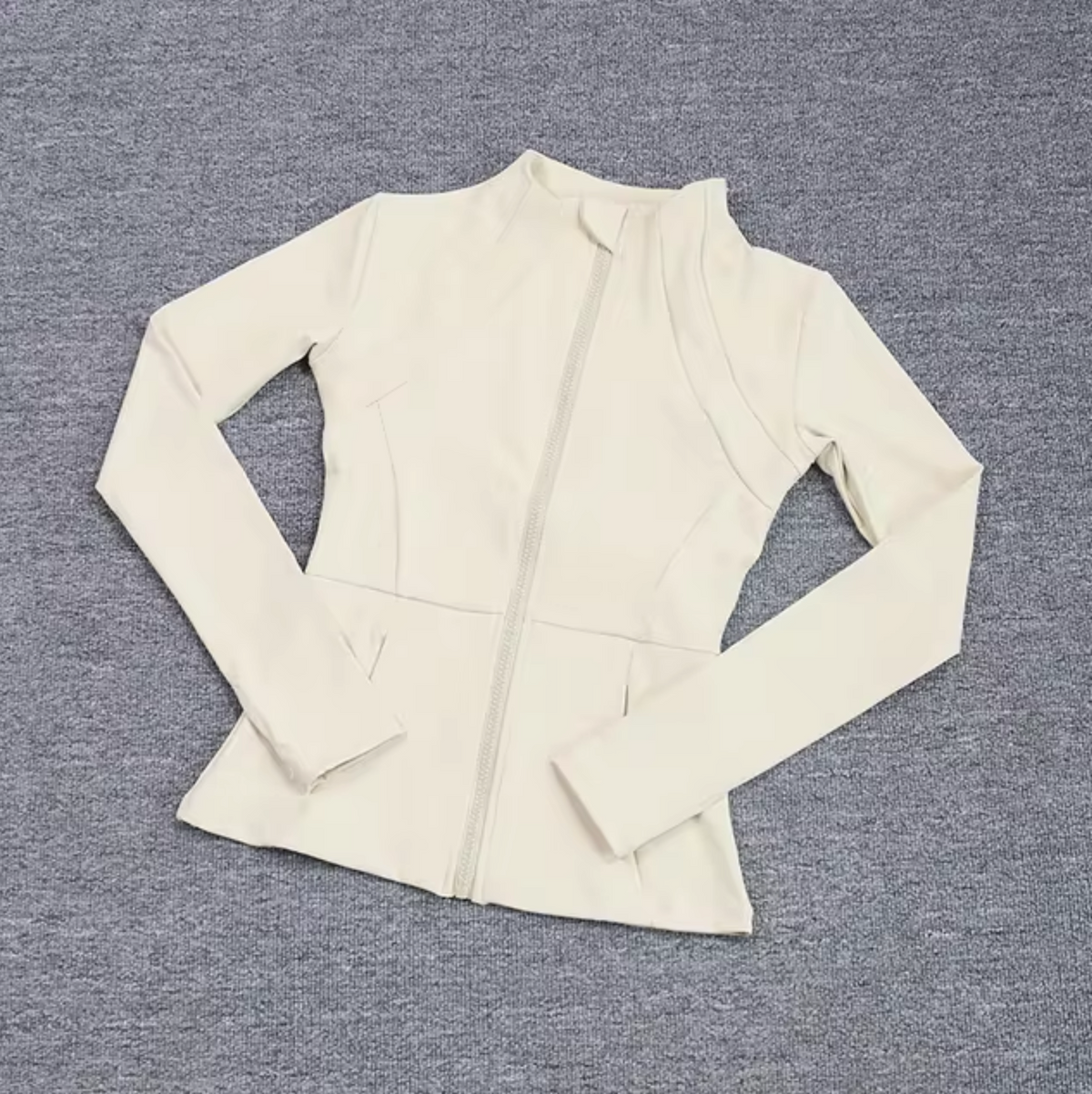 Women’s Fitted Zip-Up Sports Jacket – Breathable Long-Sleeve Layer for Training and Running