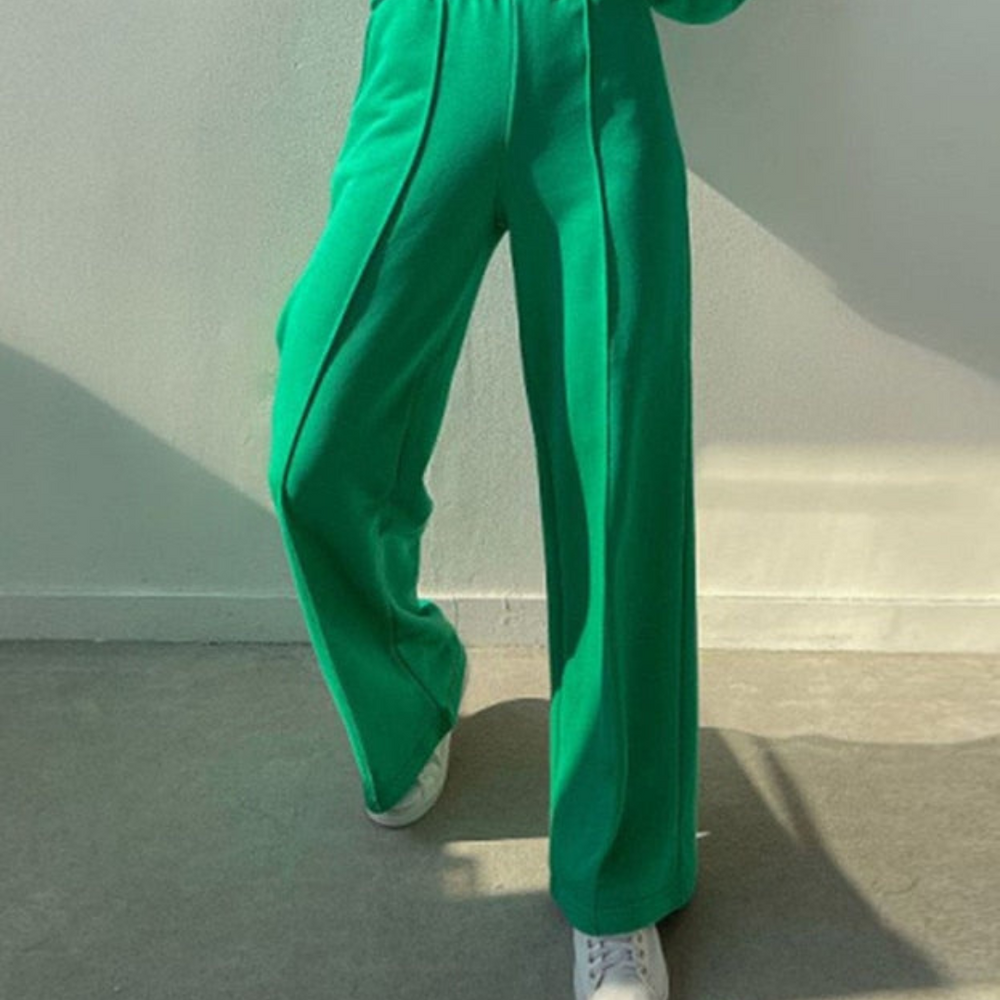 Women’s Tracksuit – Crew-Neck Sweatshirt with Matching Joggers