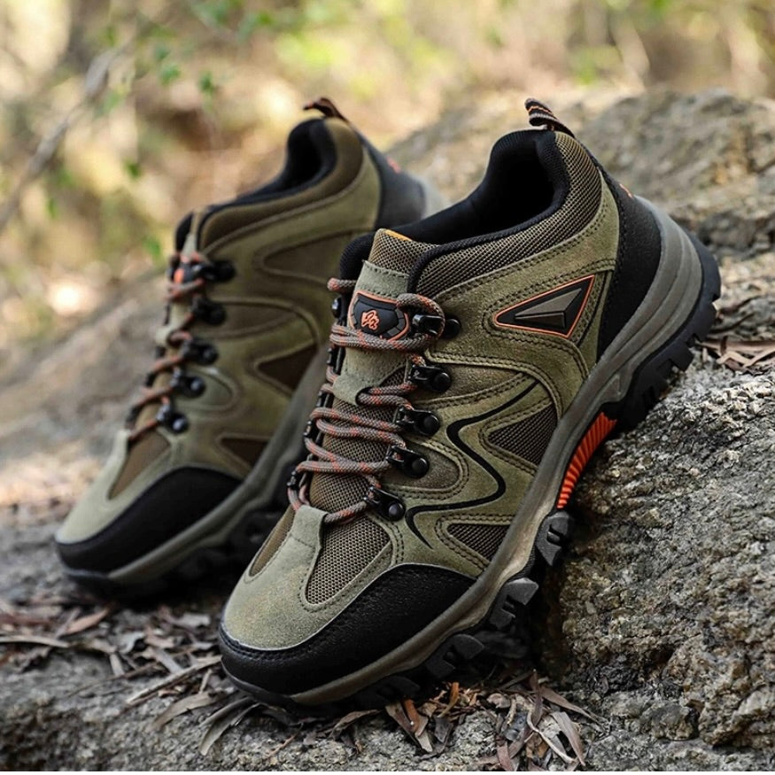 Men’s Rugged Hiking Shoes – Low-Top Outdoor Trainers with Reinforced Panels and Deep-Lug Traction Sole