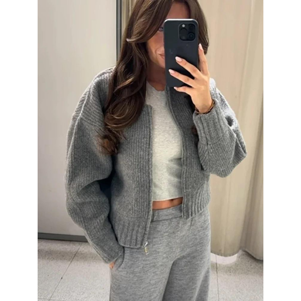 Women’s Zip-Front Knitted Cardigan – Crew Neck Layer for Autumn and Winter