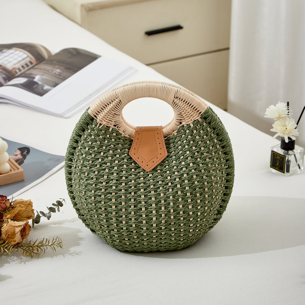 Women’s Handwoven Shell Beach Bag – Round Straw Tote with Circular Handle for Summer Days