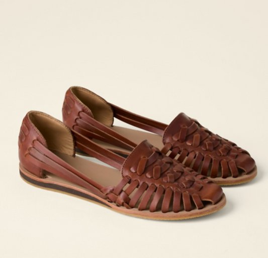 Women’s Woven Flat Sandals – Closed-Toe Spring Shoes for Everyday and Weekend Wear