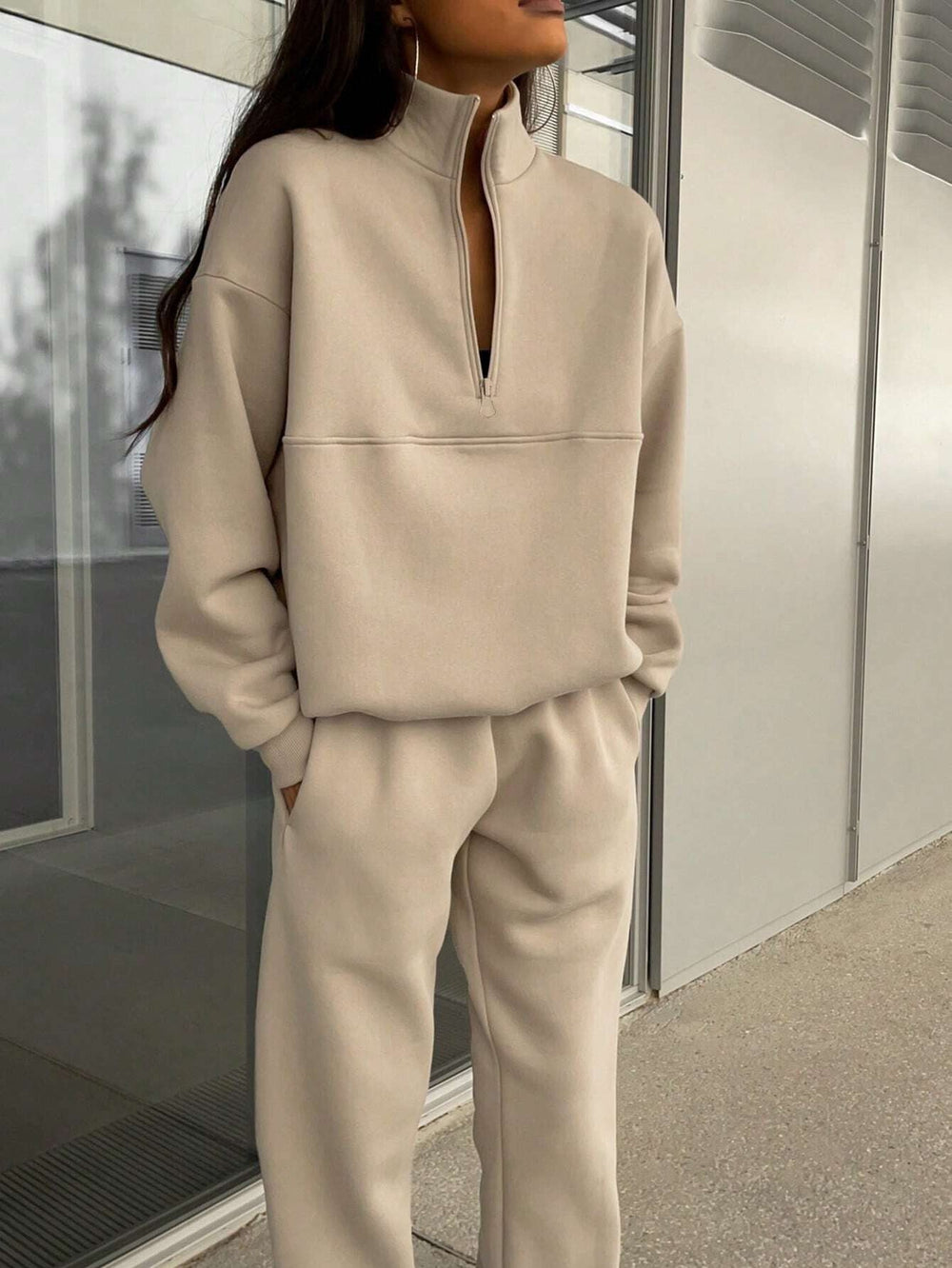 Women’s Half-Zip Sweatshirt Set – Oversized Pullover with Relaxed Joggers