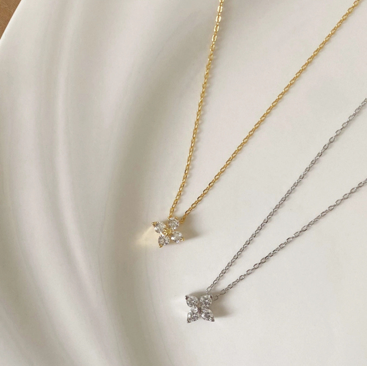 Women’s Crystal Flower Pendant Necklace – Gold-Plated Sterling Silver Chain with Zirconia Charm for Everyday and Occasion Wear