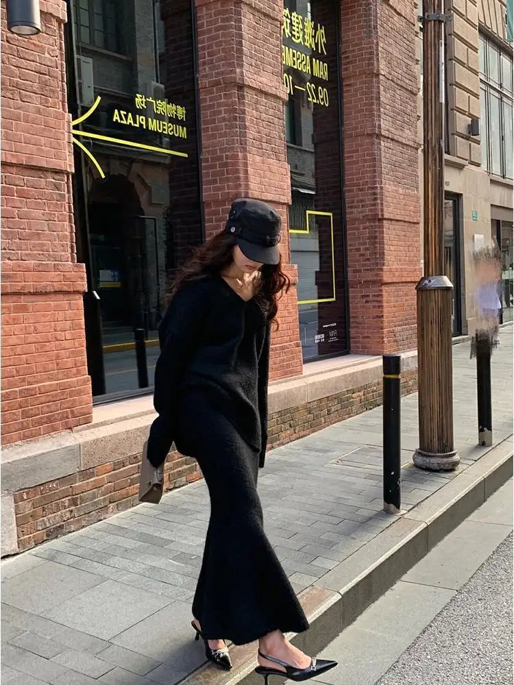 Women’s V-Neck Knit Skirt Set – Relaxed Long-Sleeve Jumper with Flared Midi Skirt for Autumn and Winter