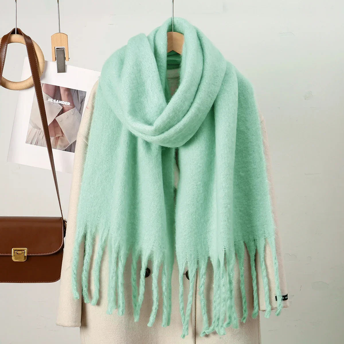 Women’s Cashmere Winter Scarf – Oversized Soft Tassel Wrap for Elegant Autumn and Winter Layering
