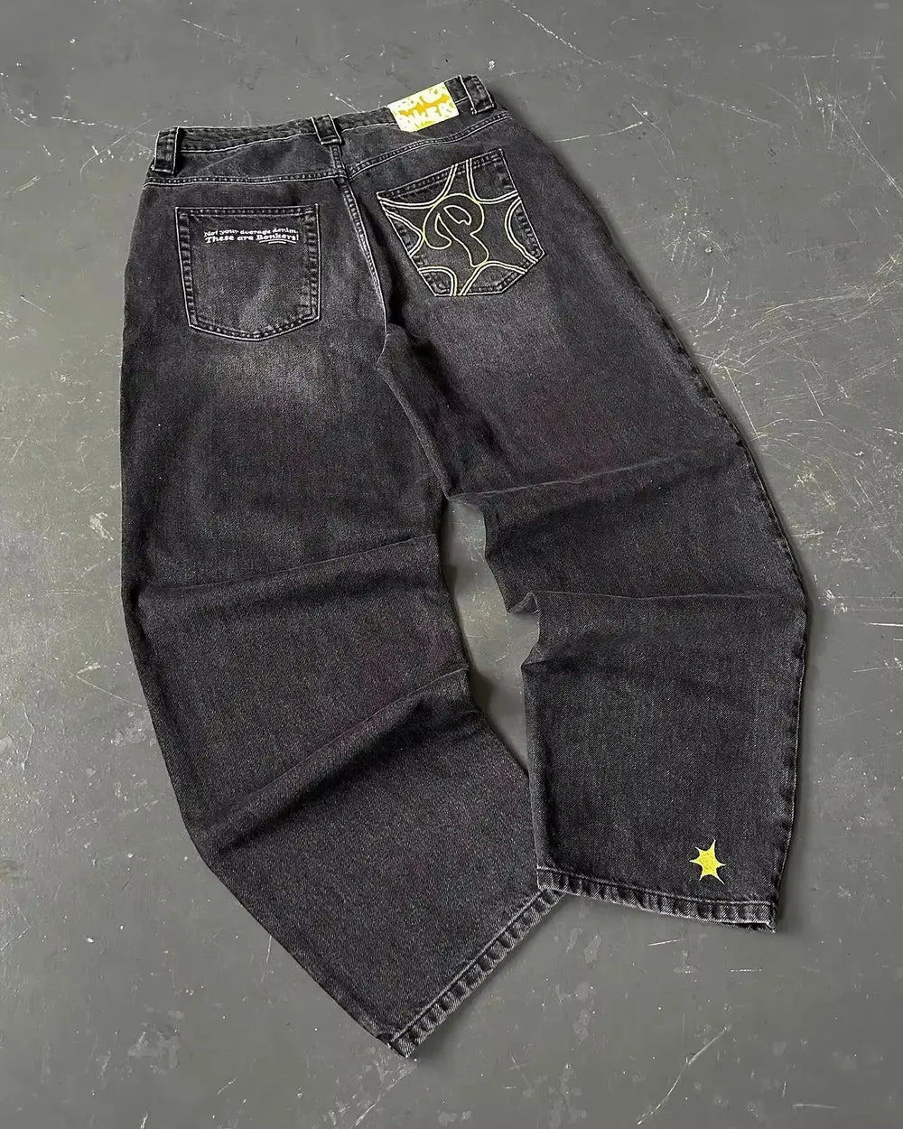Men’s Distressed Straight-Leg Jeans – Relaxed Washed Denim with Ripped Details and Raw-Edge Finishing