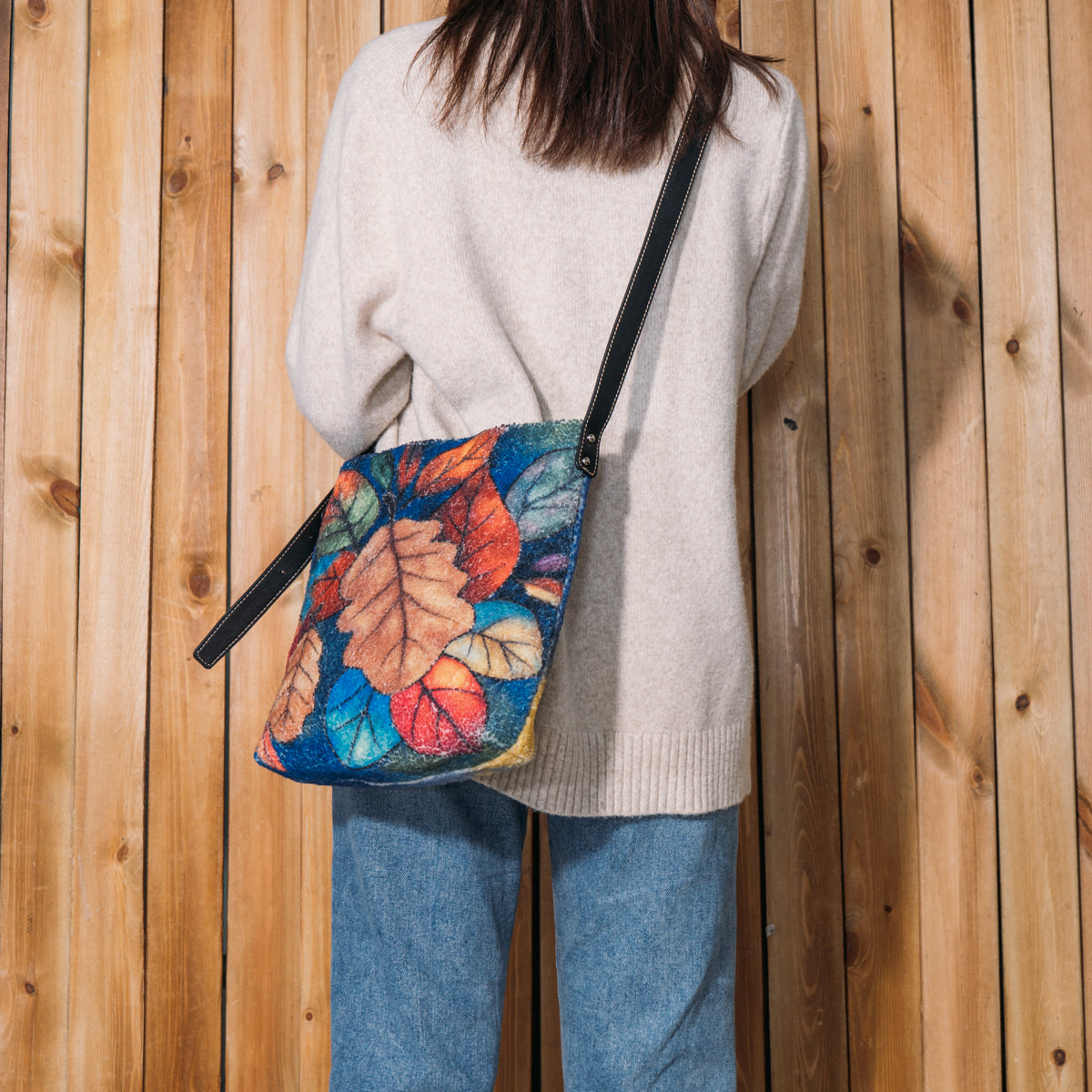Women’s Leaf-Pattern Shoulder Bag – Textured Casual Crossbody with Detachable Adjustable Strap