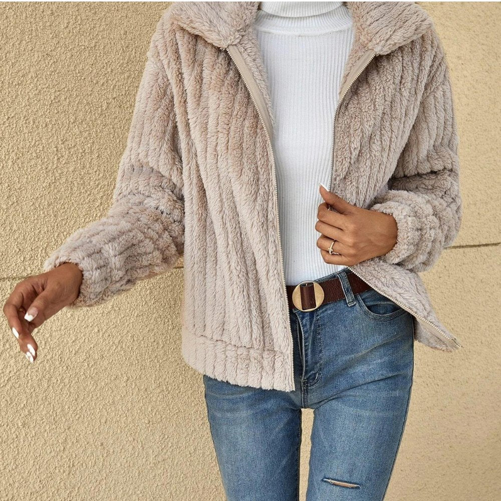 Women’s Plush Fleece Collared Jacket – Soft Textured Winter Layer for Relaxed Everyday Cold-Weather Wear