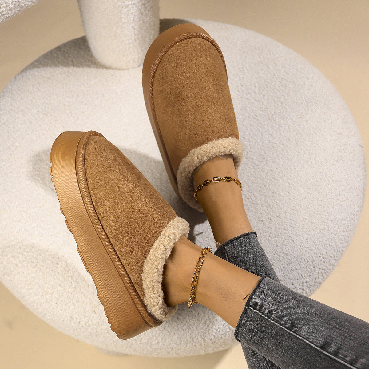 Chestnut plush cuff slippers