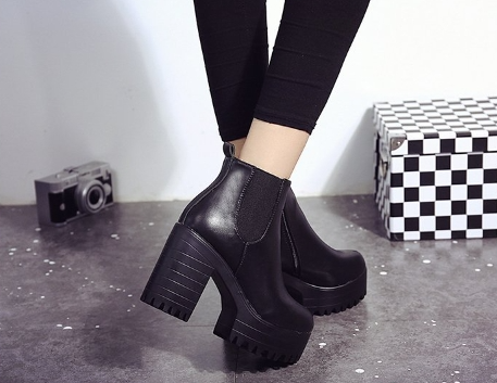 Women's Chunky Chelsea Boots - Platform Lug Sole Pull-On Ankle Boot - original product image 4