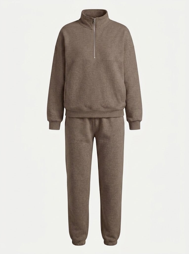 Women’s Half-Zip Sweatshirt Set – Relaxed Jogger Outfit for Travel and Everyday Wear