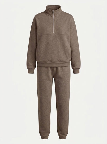 Women’s Half-Zip Sweatshirt Set – Relaxed Jogger Outfit for Travel and Everyday Wear