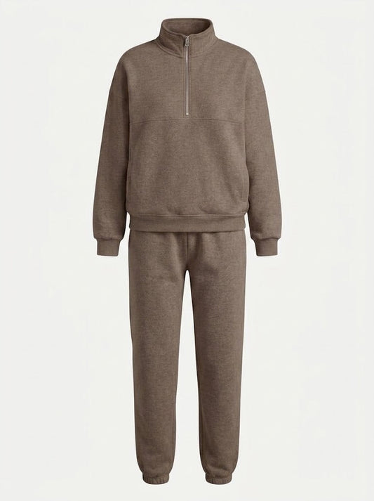 Women’s Half-Zip Sweatshirt Set – Relaxed Jogger Outfit for Travel and Everyday Wear