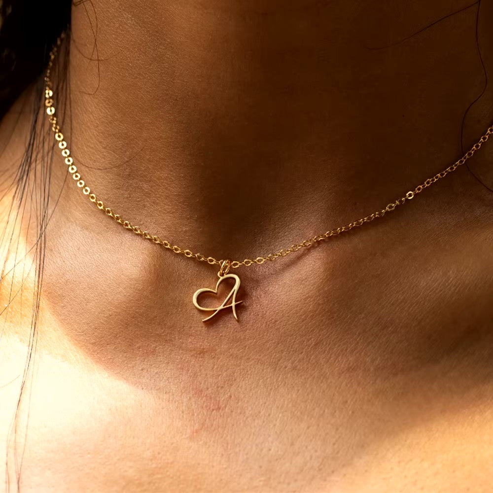 Women’s Initial Heart Pendant Necklace – Gold-Tone Stainless Steel Letter Charm for Personalised Everyday Wear and Gifting