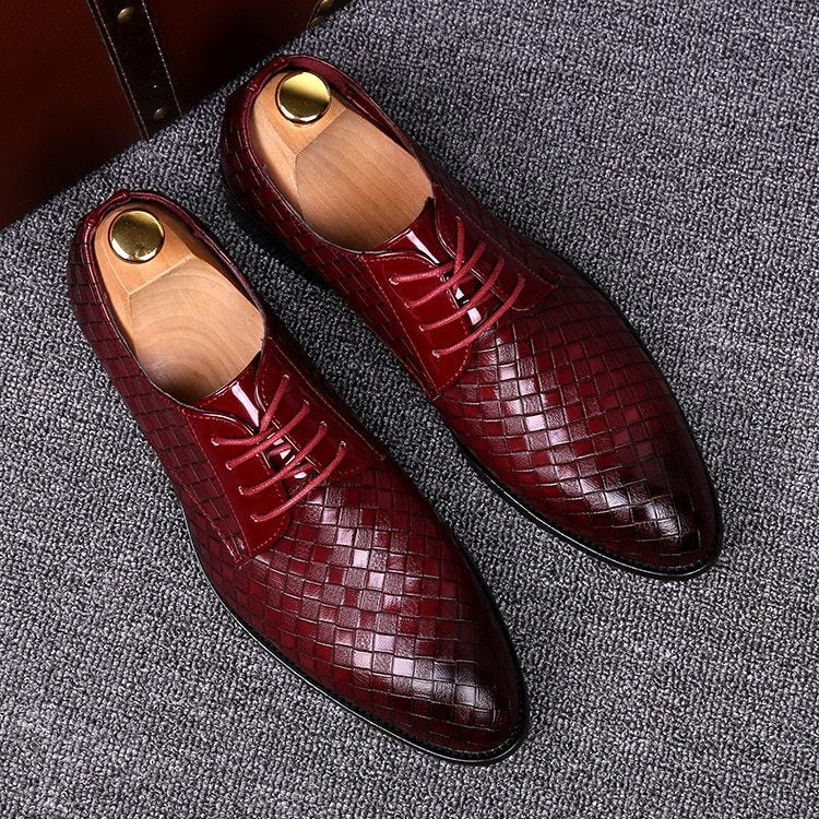 Men’s Woven Leather Derby Shoes – Textured Lace-Up Design with Pointed Toe and Low Heel