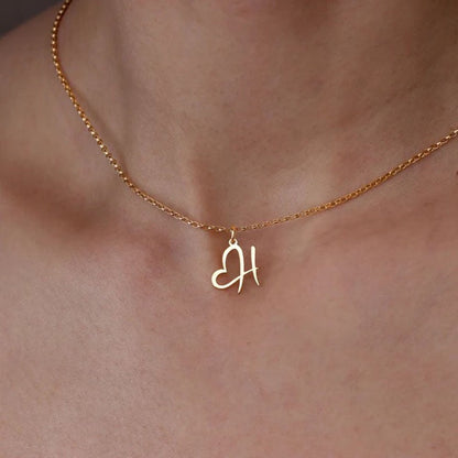 Women’s Initial Heart Pendant Necklace – Gold-Tone Stainless Steel Letter Charm for Personalised Everyday Wear and Gifting