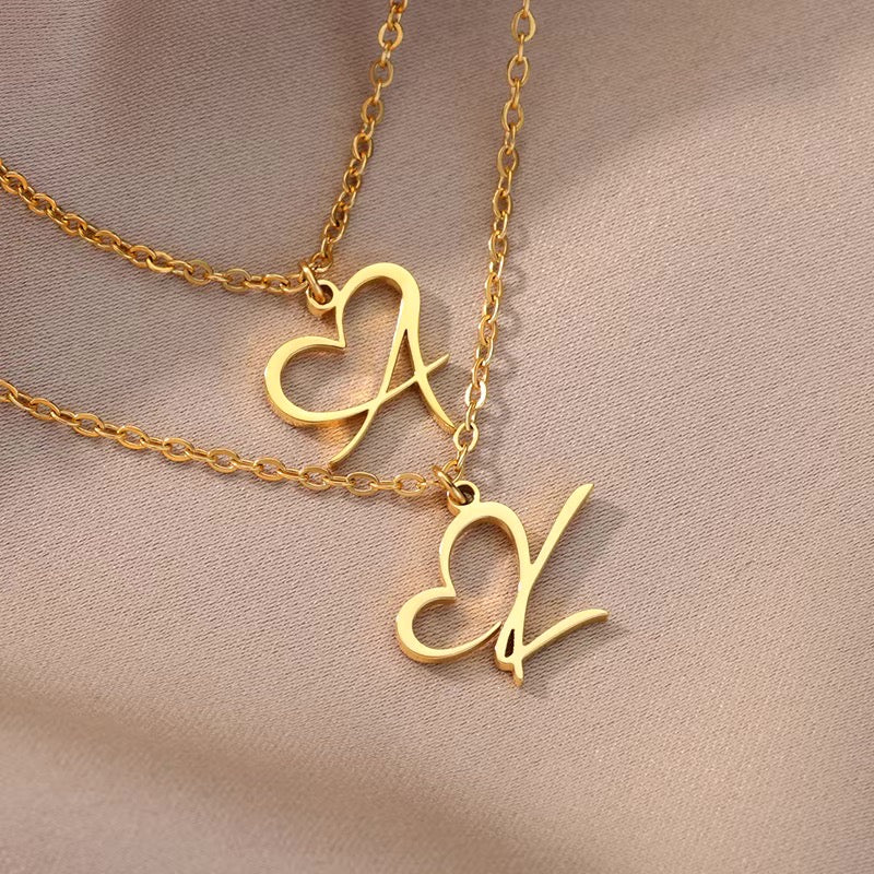 Women’s Initial Heart Pendant Necklace – Gold-Tone Stainless Steel Letter Charm for Personalised Everyday Wear and Gifting