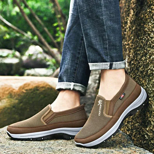Men’s Slip-On Walking Shoes – Lightweight Outdoor Trainers with Cushioned Sole and Supportive Tread