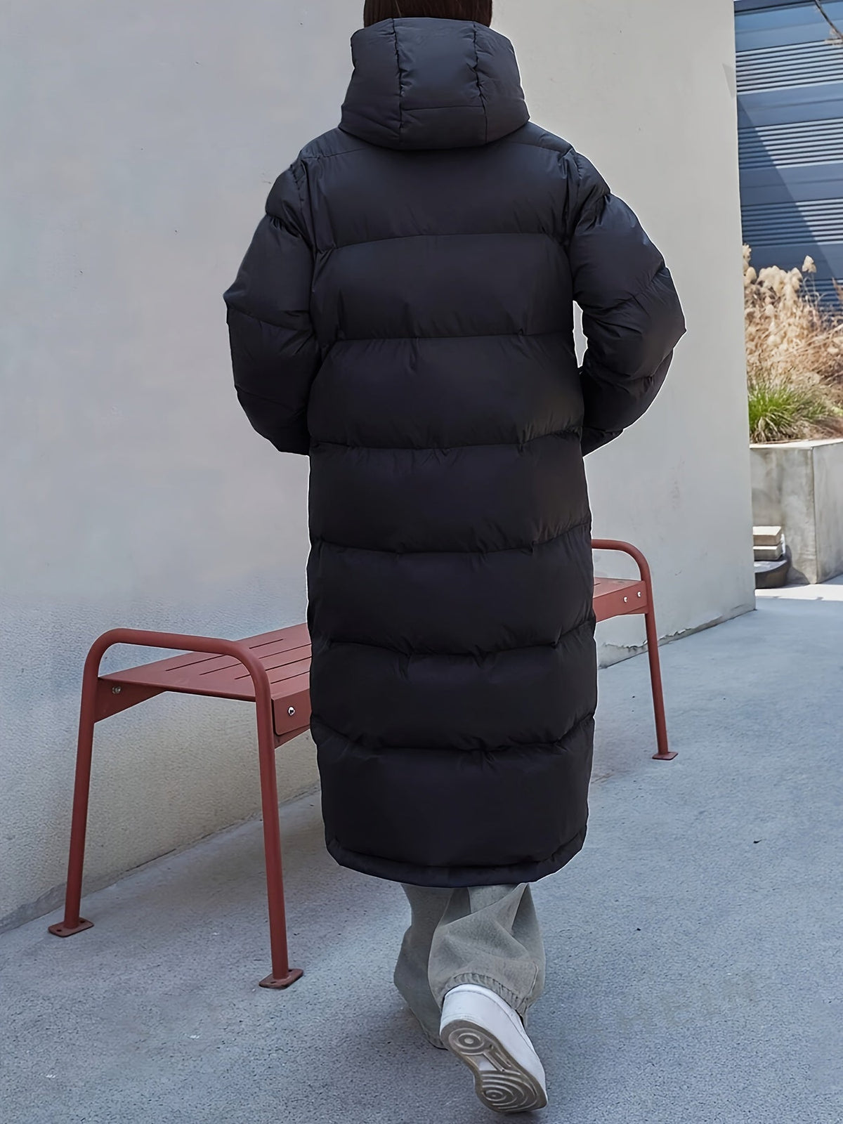 Women’s Full-Length Hooded Puffer Coat – Oversized Insulated Winter Outerwear for Maximum Cold-Weather Coverage