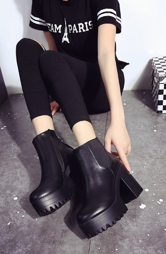 Women's Chunky Chelsea Boots - Platform Lug Sole Pull-On Ankle Boot - original product image 5