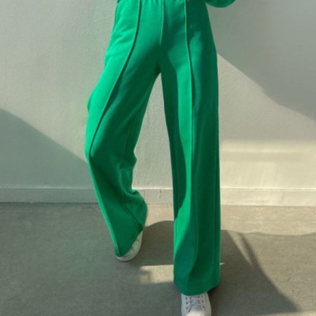 Women’s Tracksuit – Crew-Neck Sweatshirt with Matching Joggers