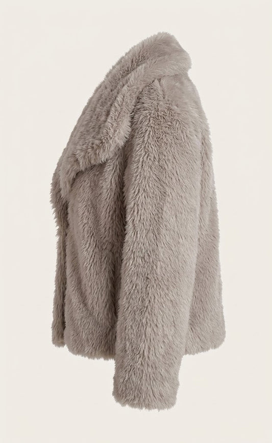Women’s Oversized Faux-Fur Winter Jacket – Plush Statement Layer for Everyday Cold-Weather Styling
