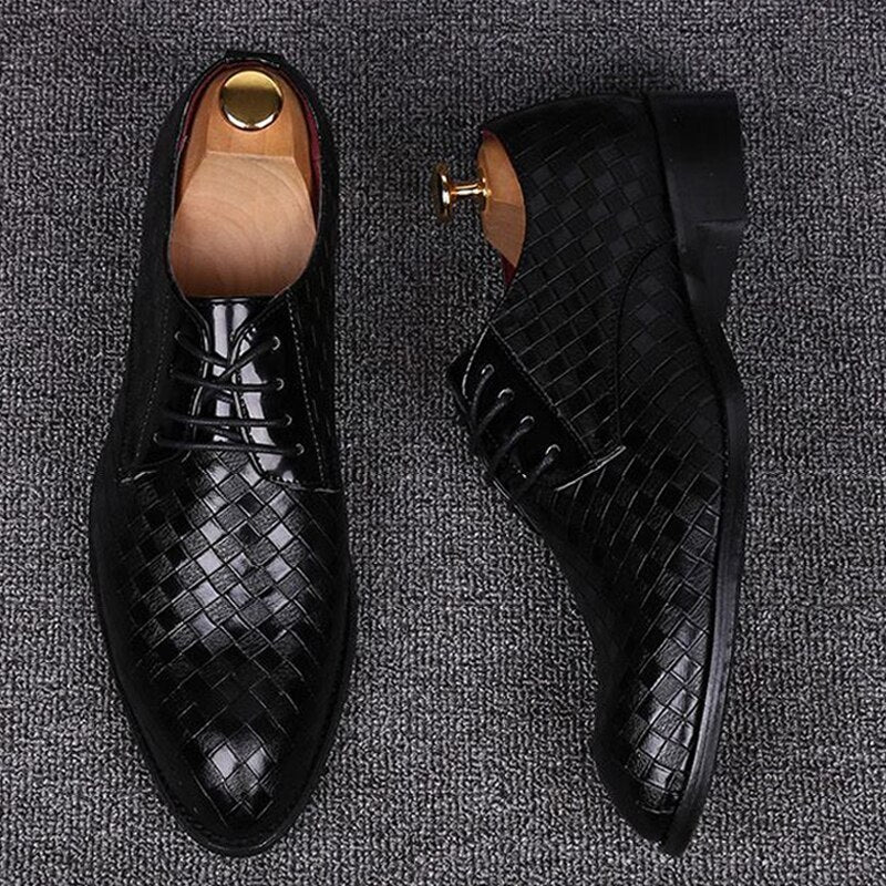 Men’s Woven Leather Derby Shoes – Textured Lace-Up Design with Pointed Toe and Low Heel