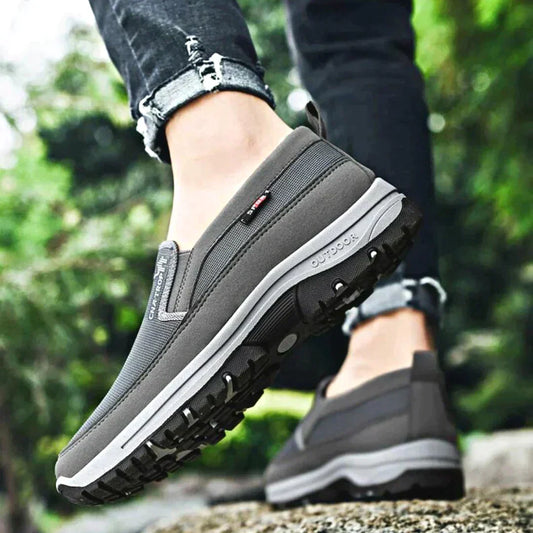 Men’s Slip-On Walking Shoes – Lightweight Outdoor Trainers with Cushioned Sole and Supportive Tread