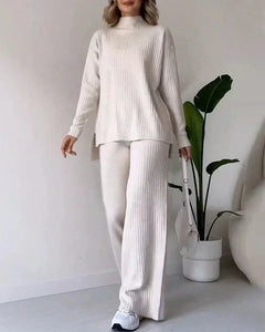 Women’s Split-Hem Ribbed Lounge Set – High-Neck Knit Top with Wide-Leg Trousers for Relaxed Daily Wear