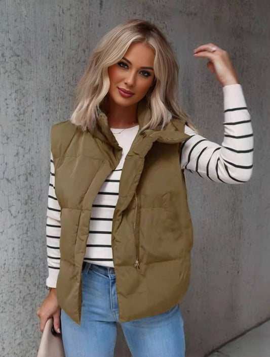 Women’s Sleeveless Puffer Gilet – Lightweight Zip-Front Winter Vest with High Collar and Utility Pockets