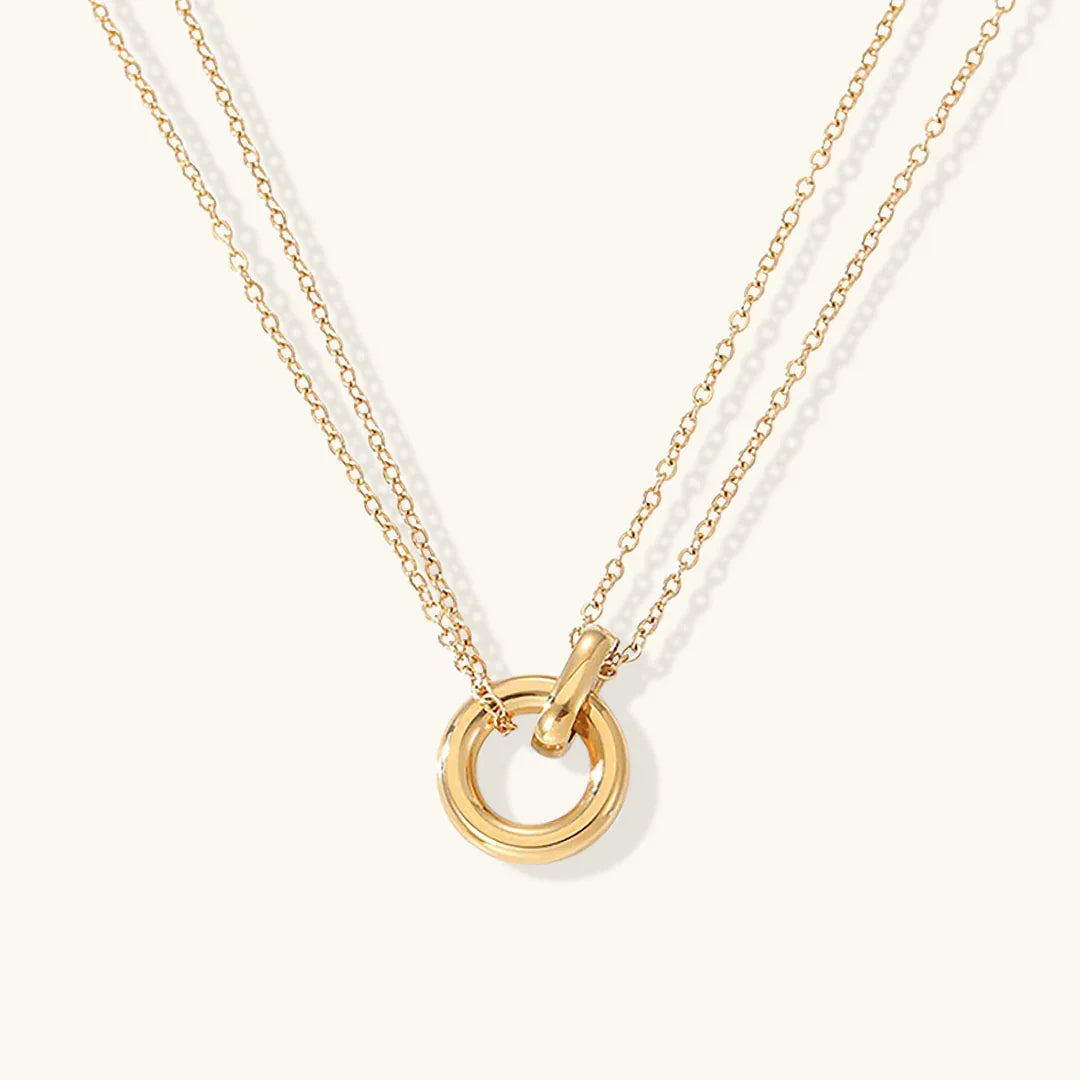 Women’s Double Ring Pendant Necklace – Gold-Plated Stainless Steel Chain with Interlocking Circle Detail for Everyday Wear