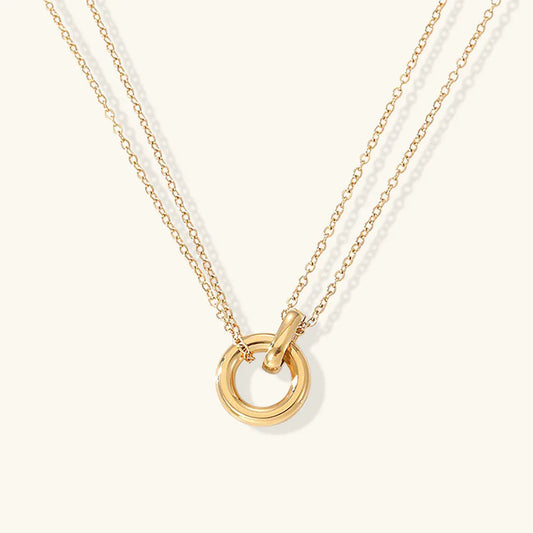 Women’s Double Ring Pendant Necklace – Gold-Plated Stainless Steel Chain with Interlocking Circle Detail for Everyday Wear