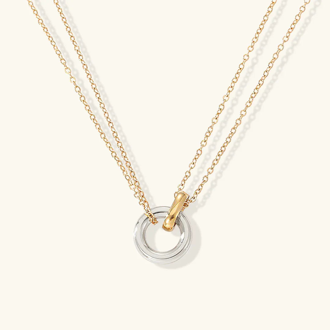 Women’s Double Ring Pendant Necklace – Gold-Plated Stainless Steel Chain with Interlocking Circle Detail for Everyday Wear