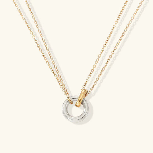 Women’s Double Ring Pendant Necklace – Gold-Plated Stainless Steel Chain with Interlocking Circle Detail for Everyday Wear
