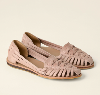 Women’s Woven Flat Sandals – Closed-Toe Spring Shoes for Everyday and Weekend Wear