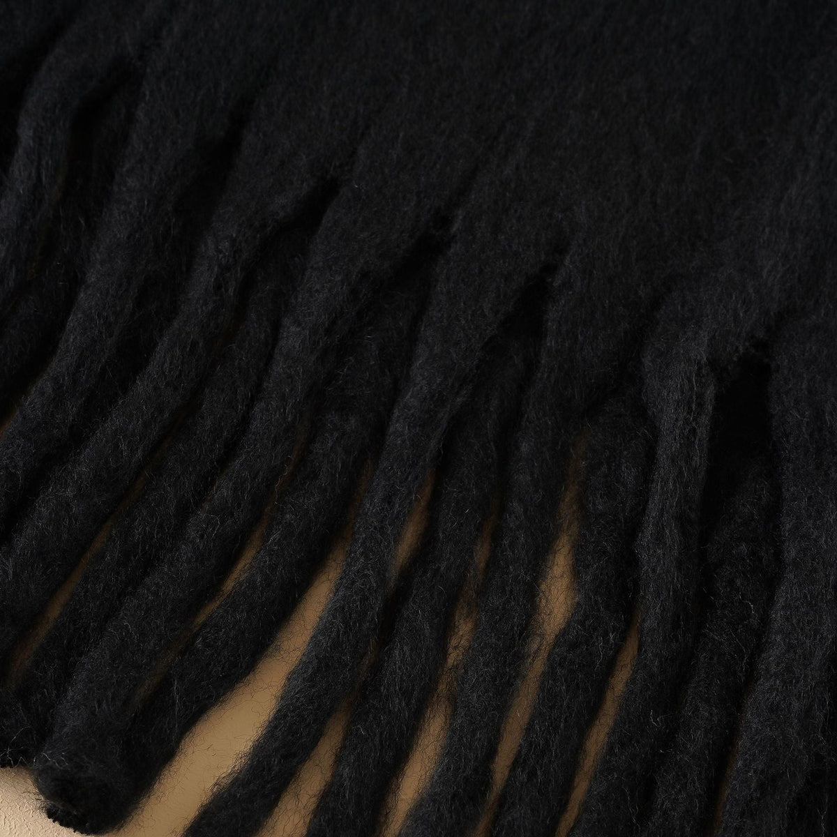 Men’s Cashmere Fringe Scarf – Soft Winter Accessory for Refined Everyday Layering