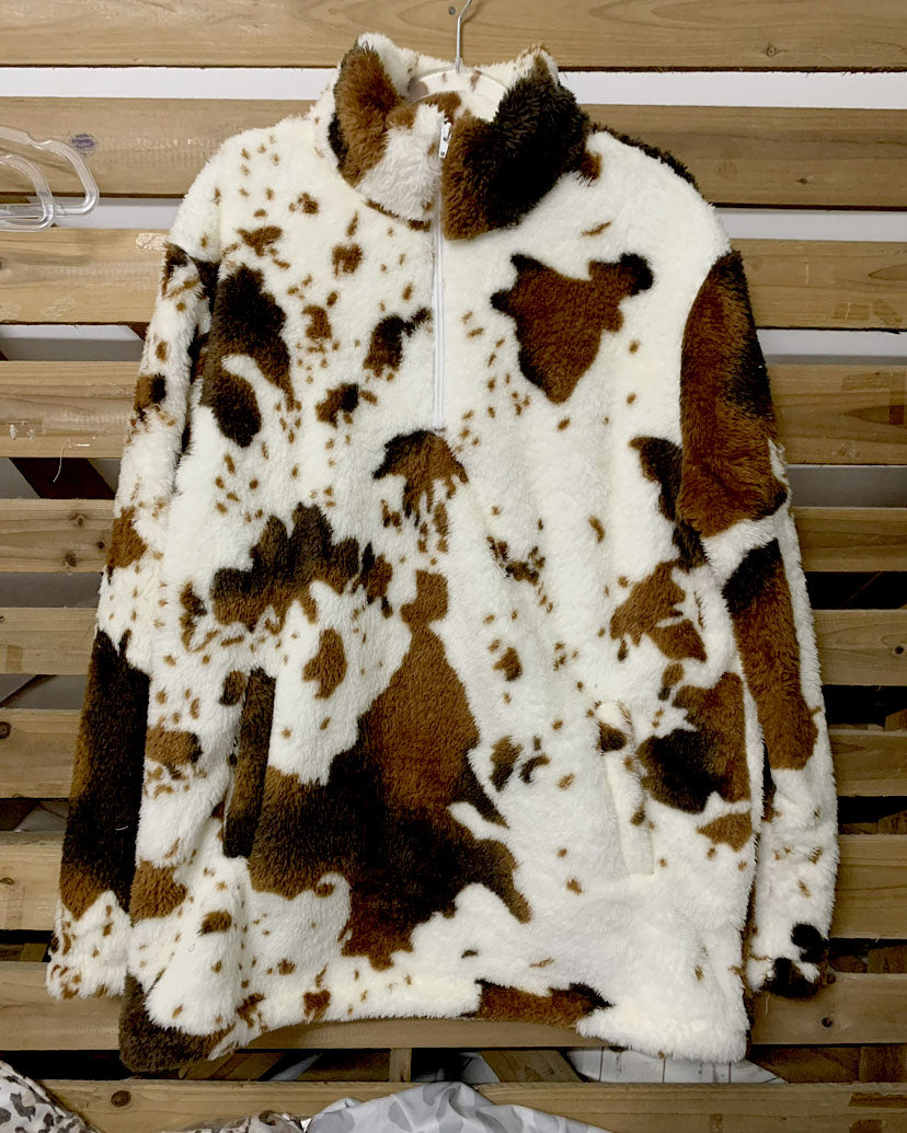 Women’s Cow-Print Sherpa Quarter-Zip Sweatshirt – Cosy Fleece Pullover for Cooler Days