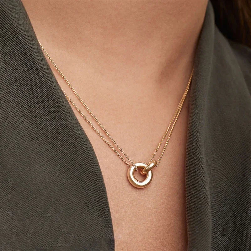 Women’s Double Ring Pendant Necklace – Gold-Plated Stainless Steel Chain with Interlocking Circle Detail for Everyday Wear