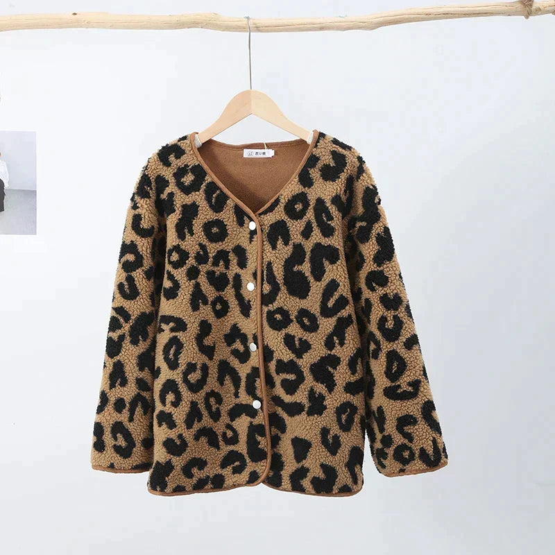 Women’s Leopard-Print Sherpa Fleece Jacket – Warm Button-Front Winter Layer for Everyday Casual Wear