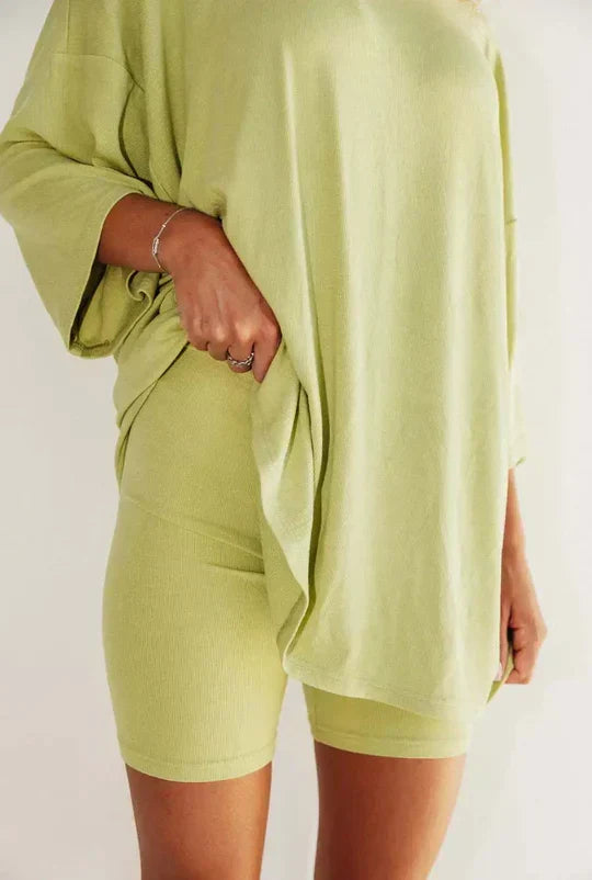 Women’s Oversized T-Shirt and Biker Shorts Set – Soft Two-Piece Loungewear for Casual Days