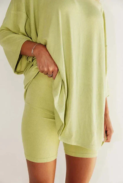 Women’s Oversized T-Shirt and Biker Shorts Set – Soft Two-Piece Loungewear for Casual Days