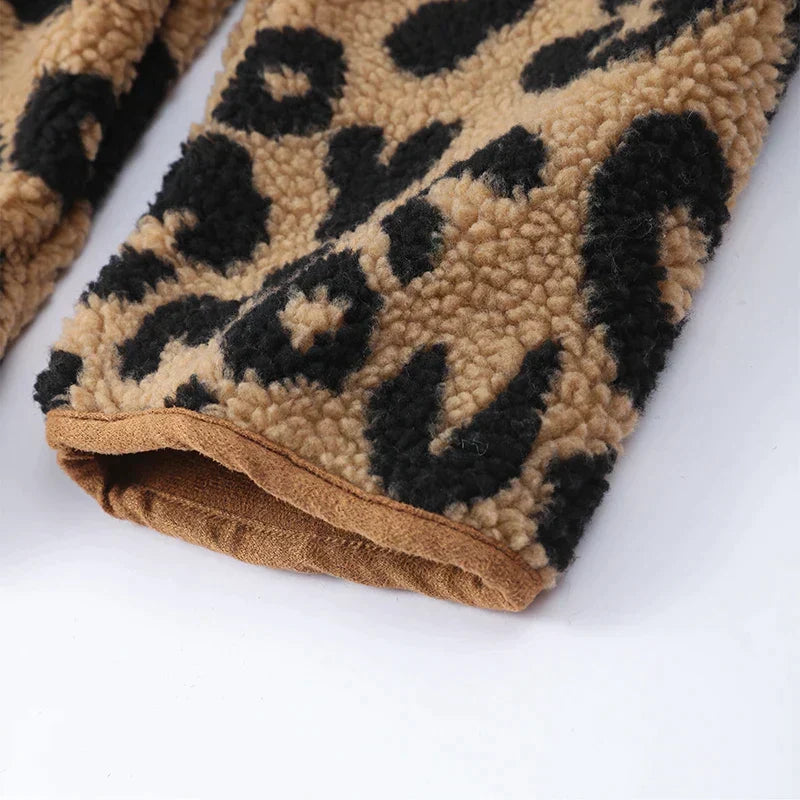 Women’s Leopard-Print Sherpa Fleece Jacket – Warm Button-Front Winter Layer for Everyday Casual Wear