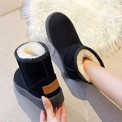 Women’s Waterproof Plush-Lined Snow Boots – Short Winter Boots with Gripped Platform Sole