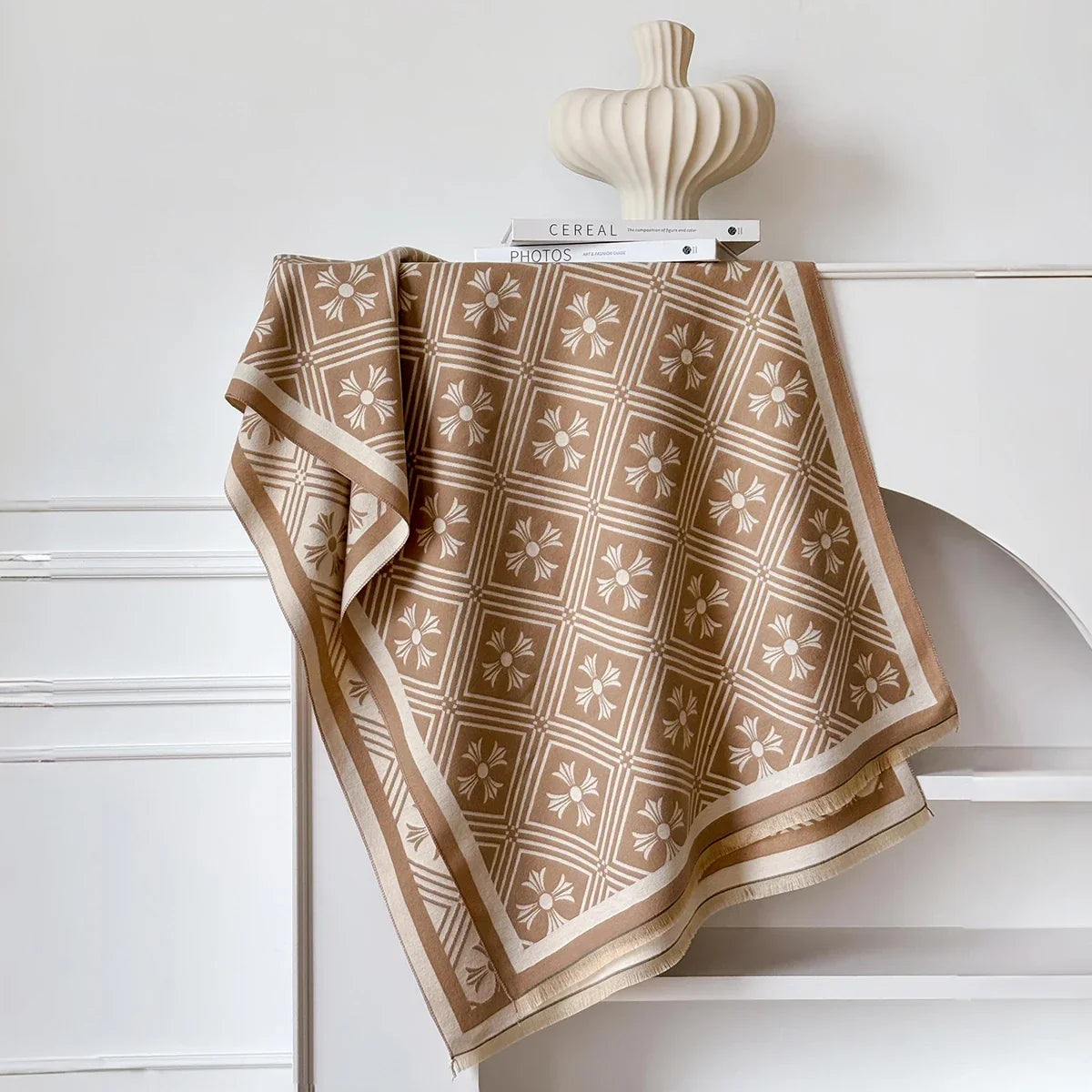 Women’s Cashmere-Feel Winter Scarf – Soft Oversized Printed Wrap for Warm Everyday Layering and Elegant Cold-Weather Styling