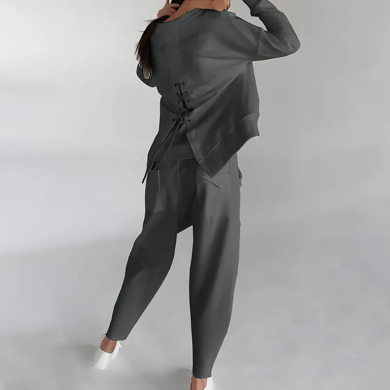 Women’s Crew-Neck Sweatshirt and Cargo Jogger Set – Relaxed Two-Piece Casual Outfit