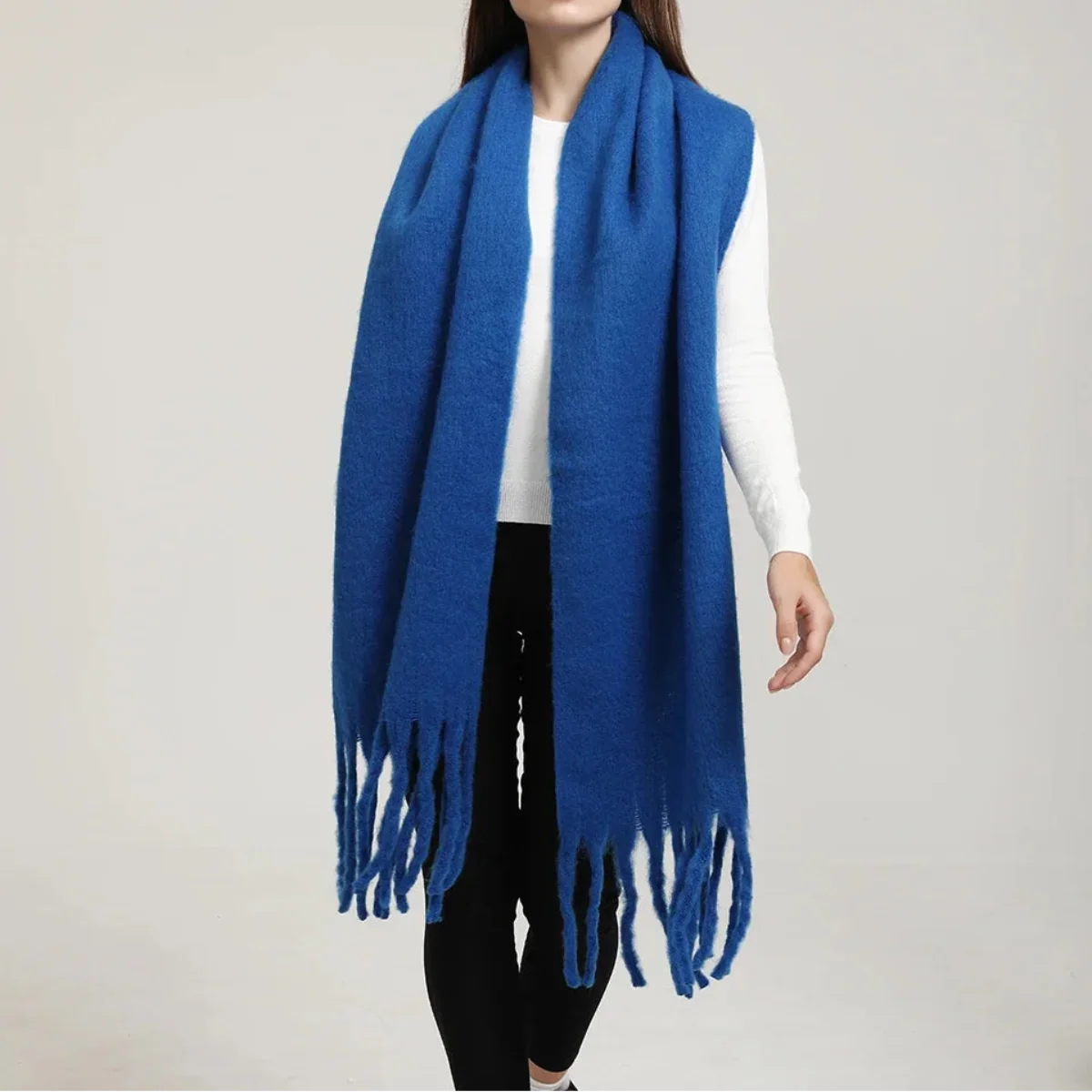 Women’s Cashmere Winter Scarf – Oversized Soft Tassel Wrap for Elegant Autumn and Winter Layering