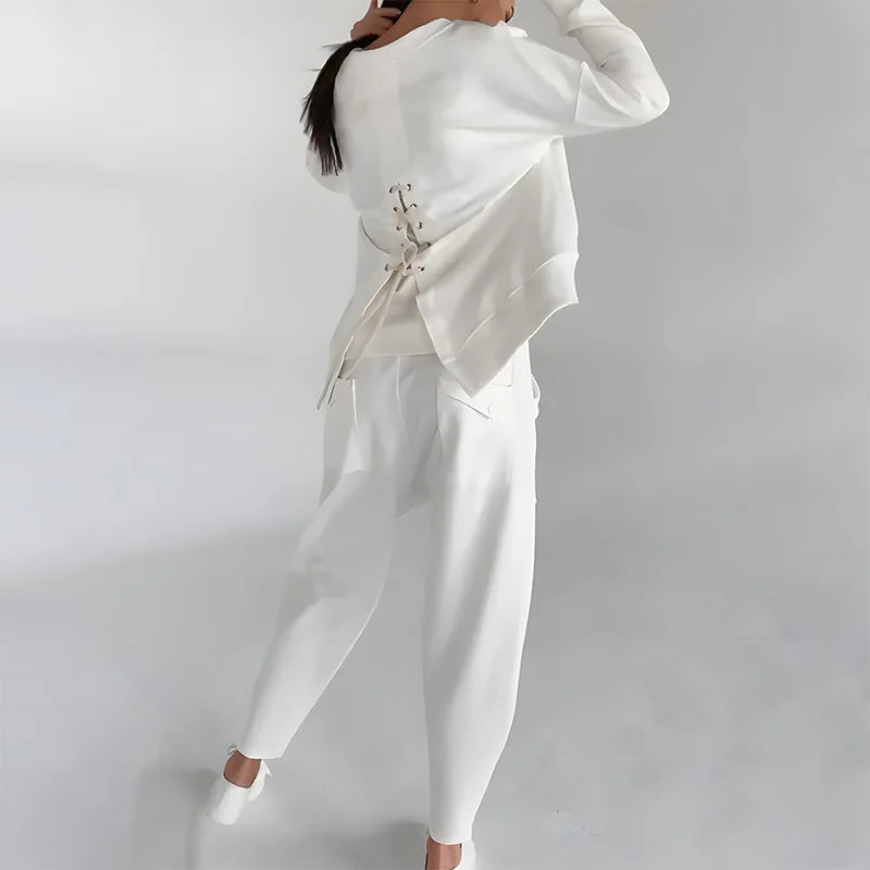Women’s Crew-Neck Sweatshirt and Cargo Jogger Set – Relaxed Two-Piece Casual Outfit