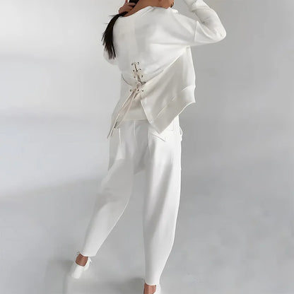 Women’s Crew-Neck Sweatshirt and Cargo Jogger Set – Relaxed Two-Piece Casual Outfit